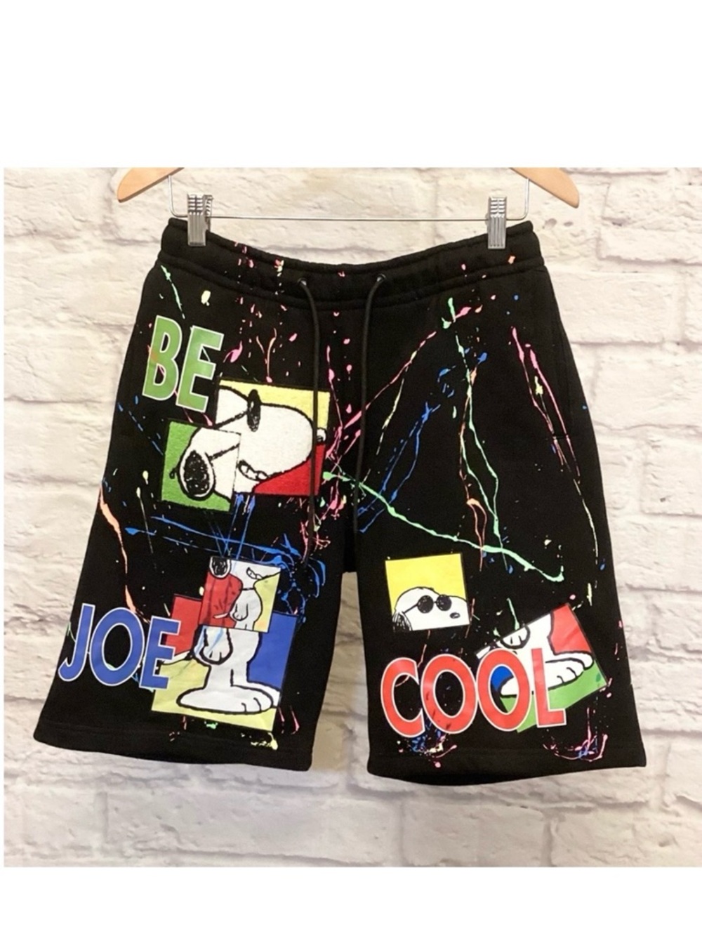 Snoopy Peanuts Comfy Sweats Gym Shorts Paint Splatter Youth Medium Black